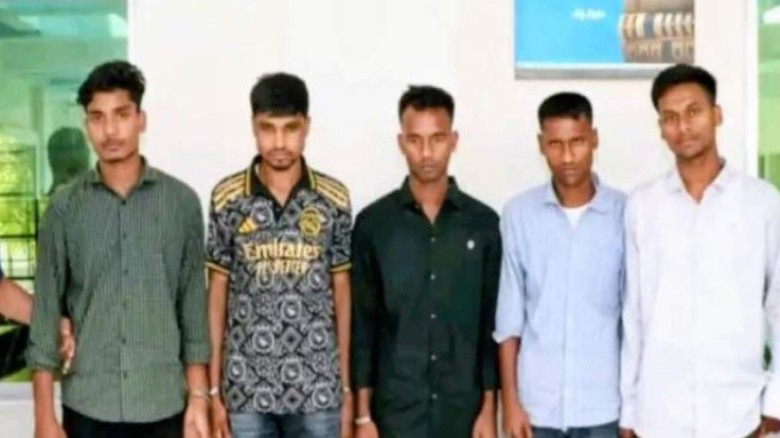 জনপ্রতি ১৮ লাখে পুলিশ কনস্টেবলের লিখিত পরীক্ষায় চুক্তি, পরীক্ষাকেন্দ্রে ডিভাইসসহ আটক-৫