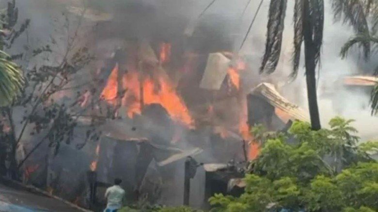 চট্টগ্রামের হালিশহরে বস্তিতে আগুন, নিয়ন্ত্রণে চার ইউনিট