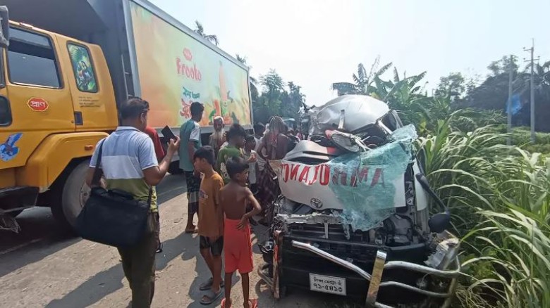 স্বামীর মরদেহ বাড়িতে নেওয়ার পথে স্ত্রীসহ ২ জন নিহত
