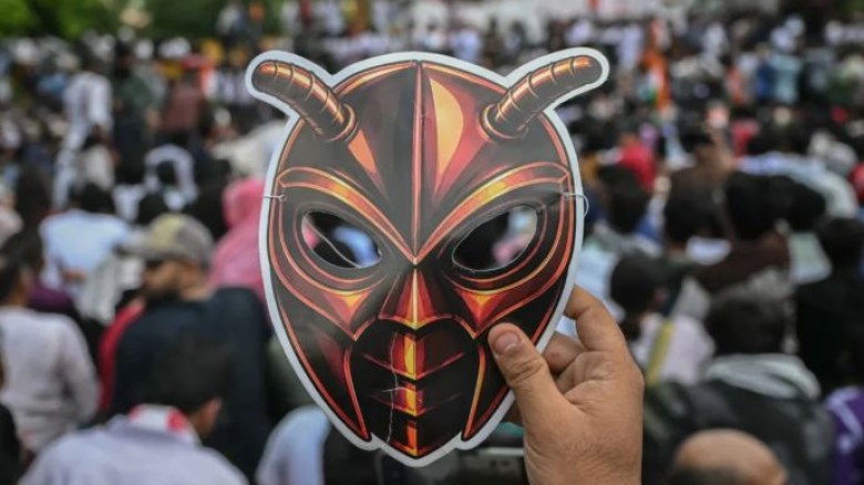 সব ‘ককরোচ’ একযোগে বেড়িয়ে এলে কী ঘটবে ভারতে