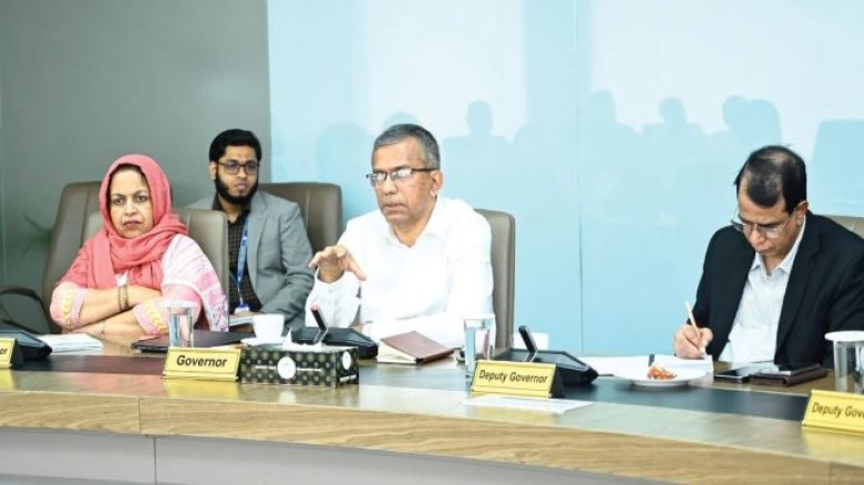 ব্যাংক খাতকে রাজনৈতিক প্রভাবমুক্ত রাখা উচিত: গভর্নর