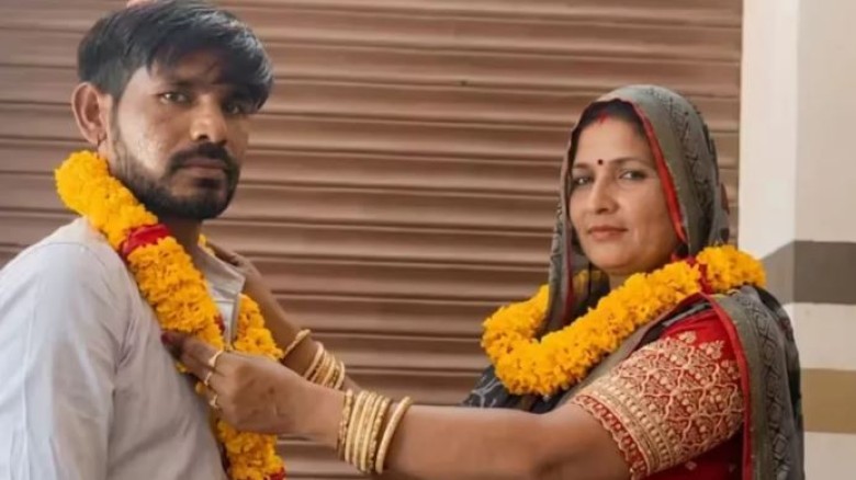 স্ত্রীকে তালাক দিয়ে শাশুড়িকে বিয়ে করলেন যুবক